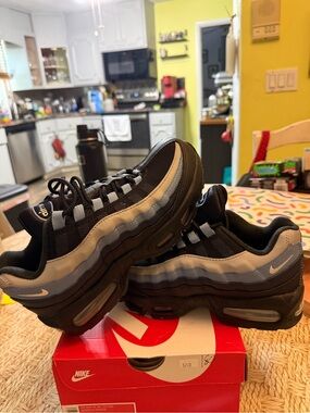 Nike AIRMAX 95s sz 7 youth/ 8.5 woman new in box sold out for $150 online!!